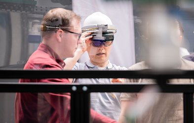 Der Guo testete mit Begeisterung die neuen Technologien im Virtual Reality-Bereich